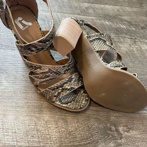 Woman’s size 6 heels